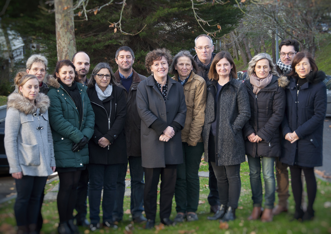 De gauche à droite : Manon Doumas, doctorante en chimie, Laurence Barrier, pharmacien, Marion Albouy-Llaty, médecin de santé publique, Steeve Rouillon, Pascale Pierre-Eugène, Pascal Carato, chimiste, Virginie Migeot, cheffe du service santé publique du CHU de Poitiers, Sylvie Rabouan, professeure de chimie analytique, Nicolas Venisse, pharmacien, Claire Grignon, pharmacien, Sabrina Ingrand, pharmacien, Thomas Fauchier, médecin de santé publique, et Sarah Thevenot, pharmacien hygiéniste.