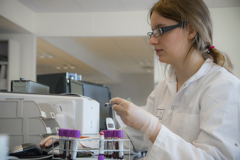 Technicienne du centre de ressources biologiques du CHU de Poitiers.