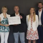 De gauche à droite : Jean-Pierre Dewitte, directeur général du CHU et du fonds Aliénor, Angélique Maréchal-Planchon, conseillère d’agence du Crédit social des fonctionnaires, le Pr Benoît Bataille, neurochirurgien au CHU de Poitiers, Christelle Fouin, responsable territoriale, Pierre-Jean Becking, directeur de l’agence de Poitiers, et André Jacquet, président de la commission départementale de la Vienne.