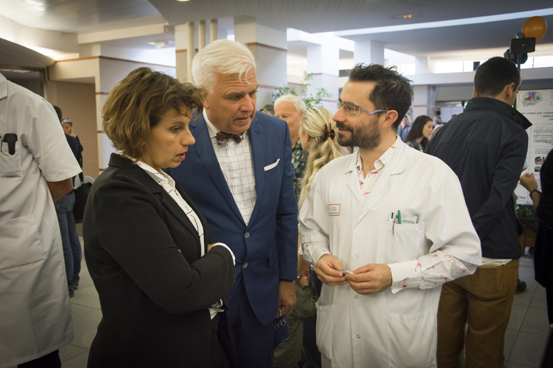 Nathalie Aguillon, chagée de mission au fonds Aliénor, Frédérick Gersal, parrain du fonds Aliénor, et le Pr Philippe Rigoard, neurochirurgien et chercheur au CHU de Poitiers.