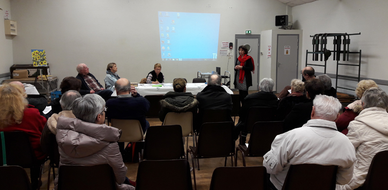 Nathalie Aguillon Caballero, chargée de mission mécénat, a présenté les six nouveaux projets soutenus par le fonds Aliénor à l'association Les amis de JC Mans.