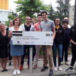 Des membres du bureau de L'association des étudiants poitevin en soins infirmiers (Lasepsi) ont remis un chèque de 260 euros à Gracienne Gardil, assistante communication et mécénat du fonds Aliénor, en présence de leurs formateurs et de Claire Malka (à droite), directrice de l'institut de formation en soins infirmiers du CHU de Poitiers.