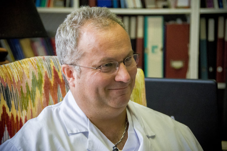 Le docteur Philippe Page, neurochirurgien au CHU de Poitiers, nous