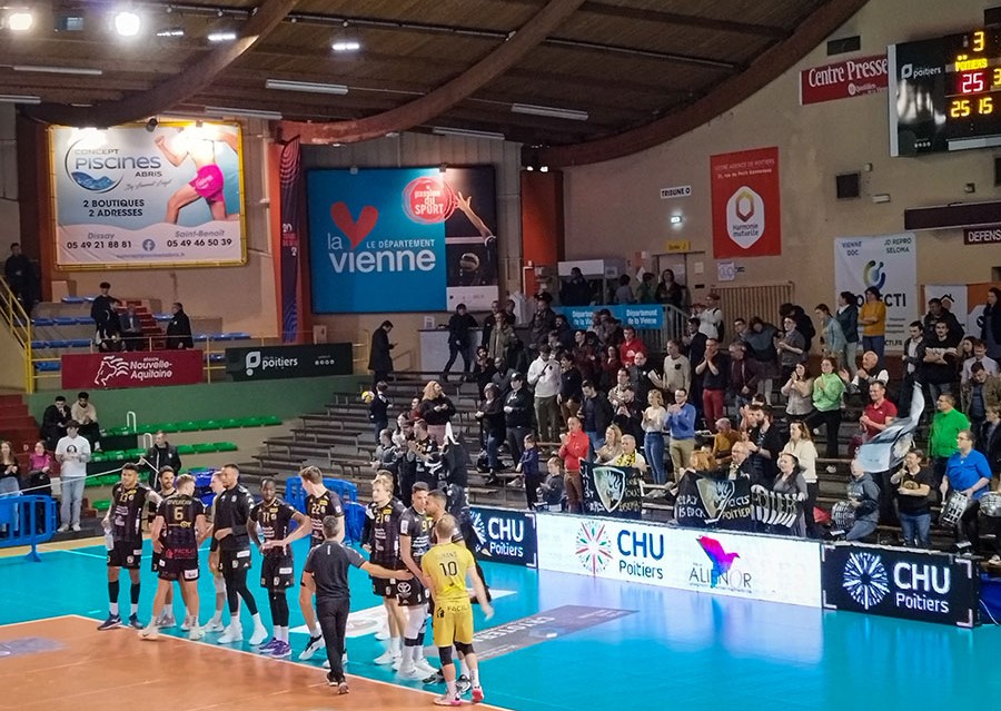 VOLLEY BALL : LE STADE POITEVIN VOLLEY BEACH (SPVB) MET A L’HONNEUR LE CHU DE POITIERS ET SON PERSONNEL, LE FONDS ALIENOR ET LA RECHERCHE